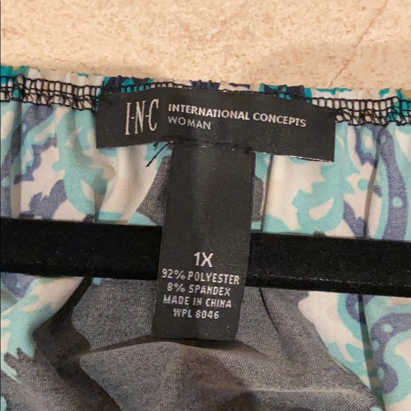 Women’s Dress - Picture 5 of 5